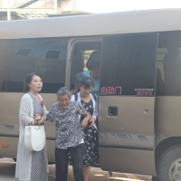 大魏社區(qū)為60周歲以上的老年人舉行免費(fèi)體檢活動(dòng)